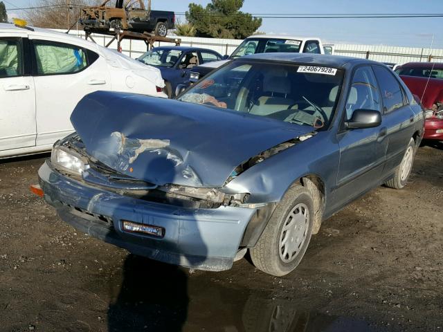 1HGCD5624RA015665 - 1994 HONDA ACCORD DX BLUE photo 2