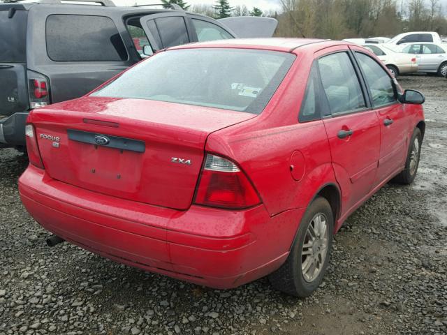 1FAFP34N85W256961 - 2005 FORD FOCUS ZX4 RED photo 4