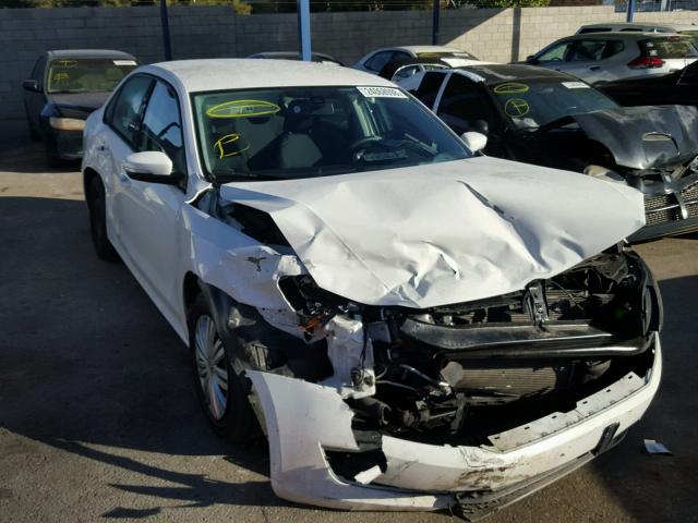 1VWAT7A33FC076863 - 2015 VOLKSWAGEN PASSAT S Weiß Foto 1