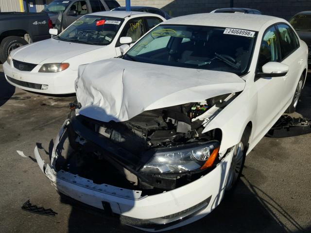 1VWAT7A33FC076863 - 2015 VOLKSWAGEN PASSAT S Weiß Foto 2