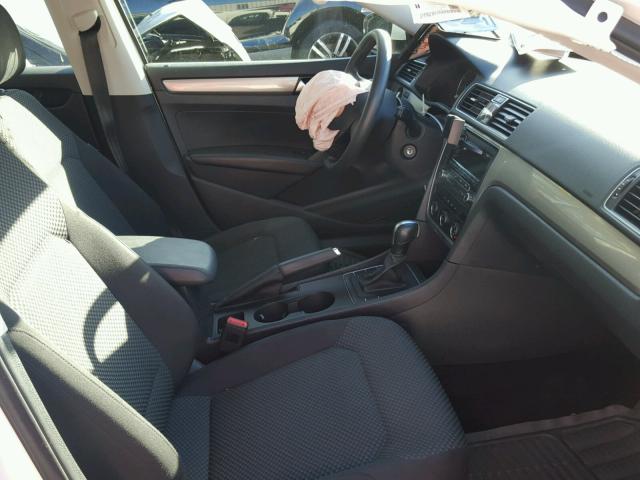 1VWAT7A33FC076863 - 2015 VOLKSWAGEN PASSAT S Weiß Foto 5
