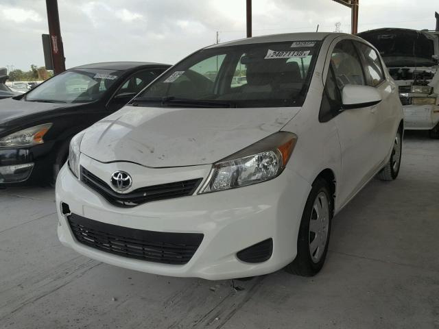 JTDKTUD35DD561563 - 2013 TOYOTA YARIS WHITE photo 2