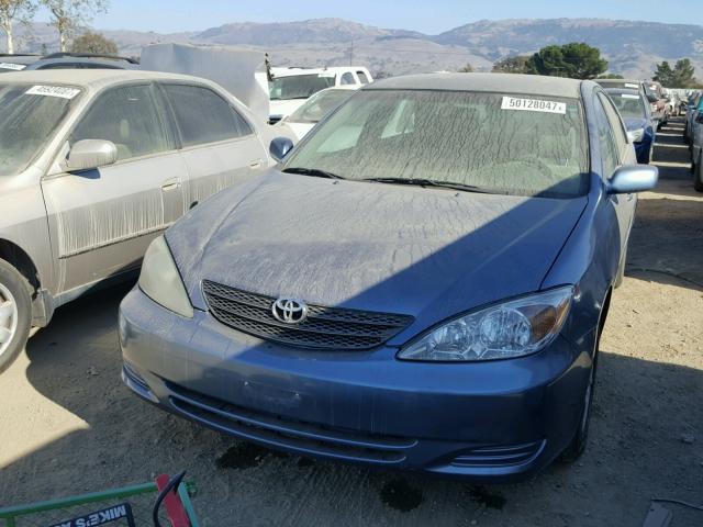 4T1BE32K34U937347 - 2004 TOYOTA CAMRY LE BLUE photo 2