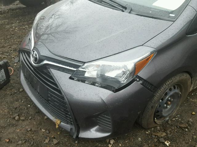 VNKKTUD36HA080302 - 2017 TOYOTA YARIS L GRAY photo 9