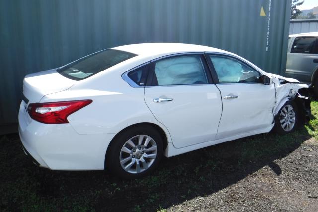 1N4AL3AP6HN359530 - 2017 NISSAN ALTIMA 2.5 WHITE photo 4