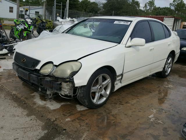 JT8BH68X8W0007159 - 1998 LEXUS GS 400 WHITE photo 2