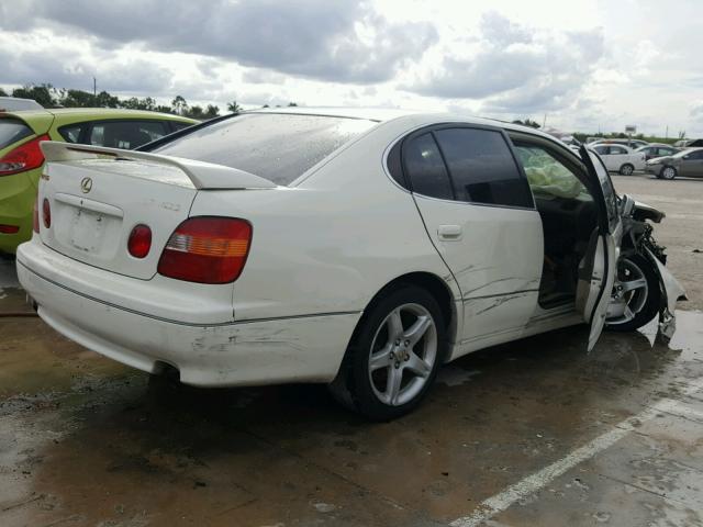 JT8BH68X8W0007159 - 1998 LEXUS GS 400 WHITE photo 4