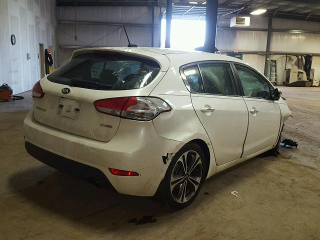 KNAFX5A8XG5629475 - 2016 KIA FORTE EX WHITE photo 4