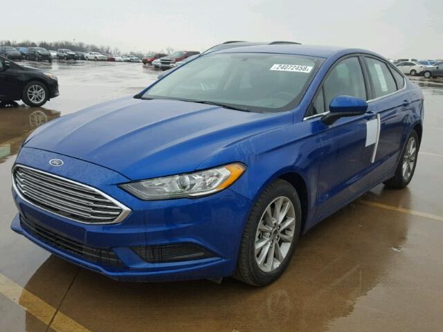 3FA6P0H71HR417250 - 2017 FORD FUSION SE BLUE photo 2