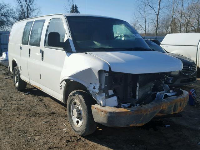 1GCGG25V671242354 - 2007 CHEVROLET EXPRESS G2 WHITE photo 1