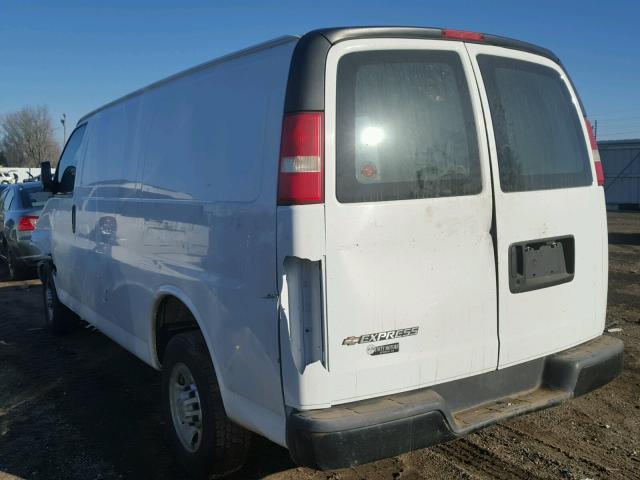 1GCGG25V671242354 - 2007 CHEVROLET EXPRESS G2 WHITE photo 3