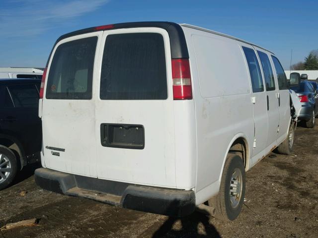 1GCGG25V671242354 - 2007 CHEVROLET EXPRESS G2 WHITE photo 4