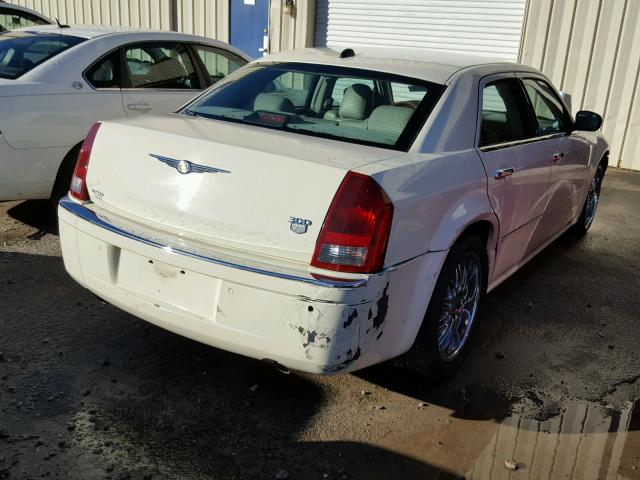 2C3AA63HX5H609481 - 2005 CHRYSLER 300C WHITE photo 4