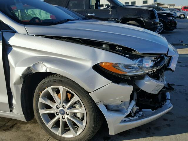 3FA6P0LU2HR380738 - 2017 FORD FUSION SE SILVER photo 9