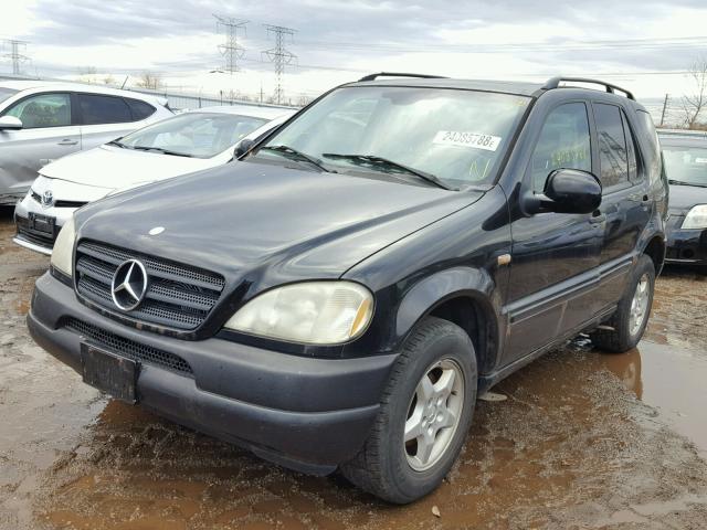 4JGAB54E71A277835 - 2001 MERCEDES-BENZ ML 320 BLACK photo 2