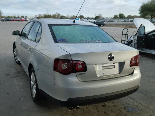 3VWAX7AJ4AM162676 - 2010 VOLKSWAGEN JETTA LIMI SILVER photo 3