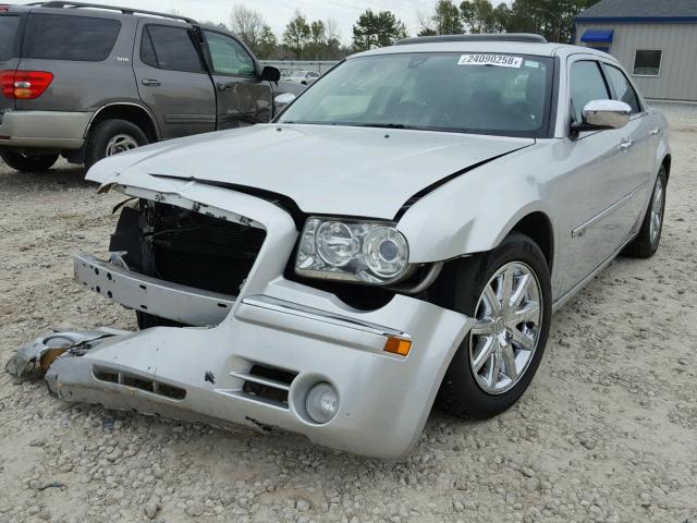 2C3LA63H68H335628 - 2008 CHRYSLER 300C SILVER photo 2