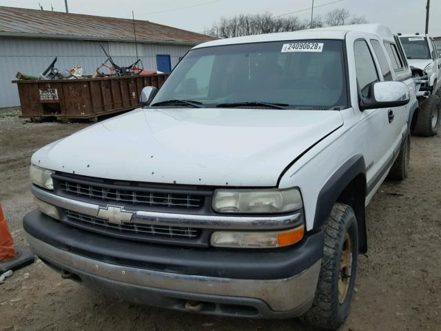 1GCGK29U11Z116203 - 2001 CHEVROLET SILVERADO WHITE photo 2