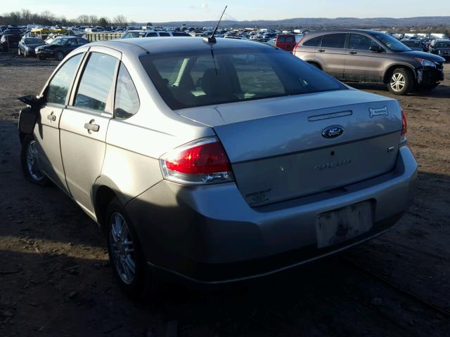 1FAHP35N48W257553 - 2008 FORD FOCUS SE SILVER photo 3