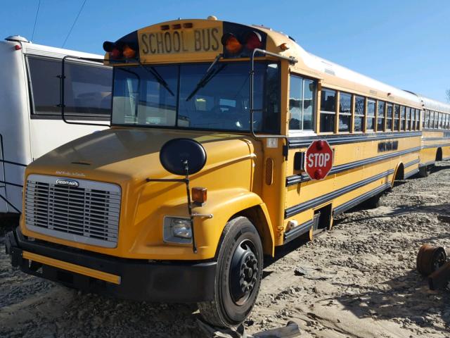 4UZ6CFAA3YCG10835 - 2000 FREIGHTLINER CHASSIS FS YELLOW photo 2