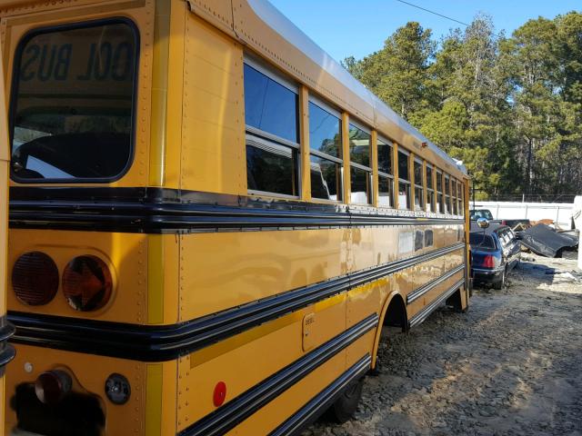 4UZ6CFAA3YCG10835 - 2000 FREIGHTLINER CHASSIS FS YELLOW photo 4