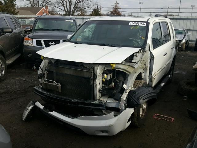 5FNYF4H54BB031796 - 2011 HONDA PILOT EXL WHITE photo 2