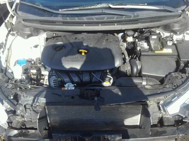 KNAFK4A67F5286341 - 2015 KIA FORTE LX WHITE photo 7