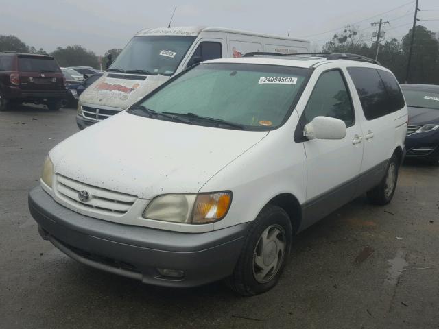 4T3ZF13C82U427555 - 2002 TOYOTA SIENNA LE WHITE photo 2