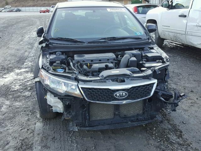 KNAFU5A29B5437073 - 2011 KIA FORTE EX BLACK photo 9