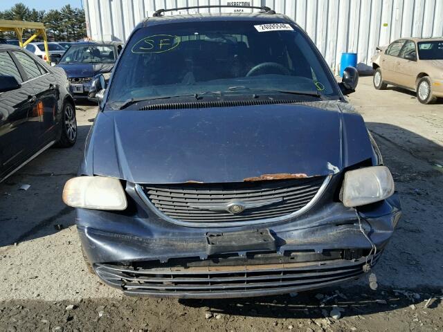 2C4GP44322R780002 - 2002 CHRYSLER TOWN & COU GRAY photo 9