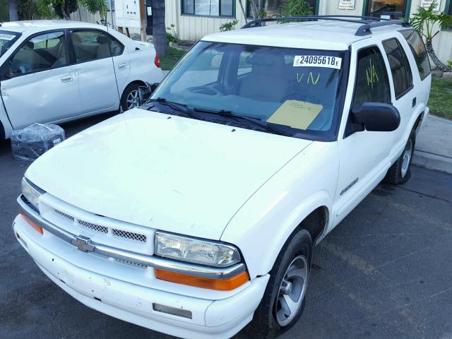 1GNCS13X53K147369 - 2003 CHEVROLET BLAZER WHITE photo 2