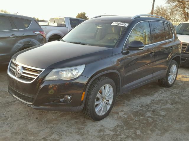 WVGBV7AXXAW500689 - 2010 VOLKSWAGEN TIGUAN SE BLACK photo 2