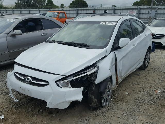 KMHCT4AE4HU236642 - 2017 HYUNDAI ACCENT SE WHITE photo 2