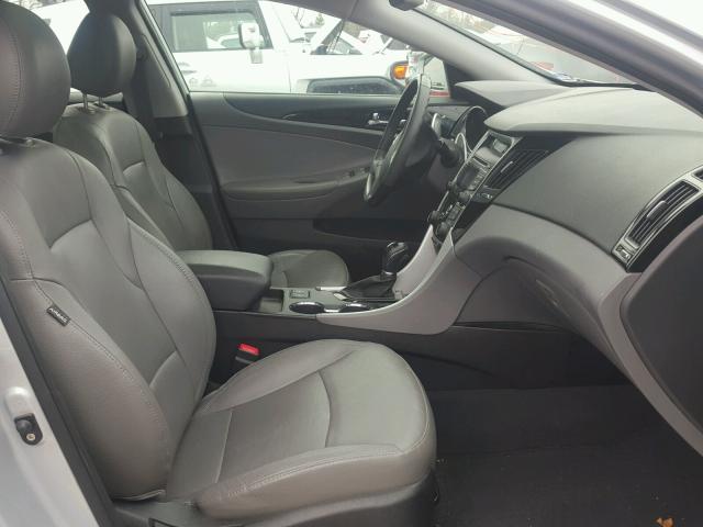 5NPEC4AB3CH347558 - 2012 HYUNDAI SONATA SE SILVER photo 5