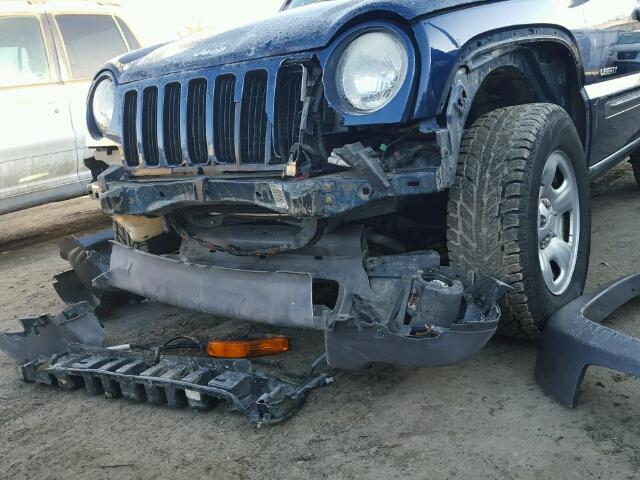 1J4GL48K94W294112 - 2004 JEEP LIBERTY SP BLUE photo 9