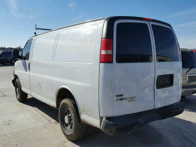 1GCWGFCA3B1182982 - 2011 CHEVROLET EXPRESS G2 WHITE photo 3