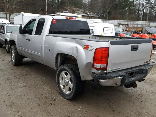 1GT220CG7BZ388192 - 2011 GMC SIERRA K25 SILVER photo 3