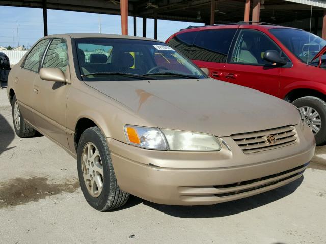 4T1BF28KXWU053343 - 1998 TOYOTA CAMRY CE GOLD photo 1