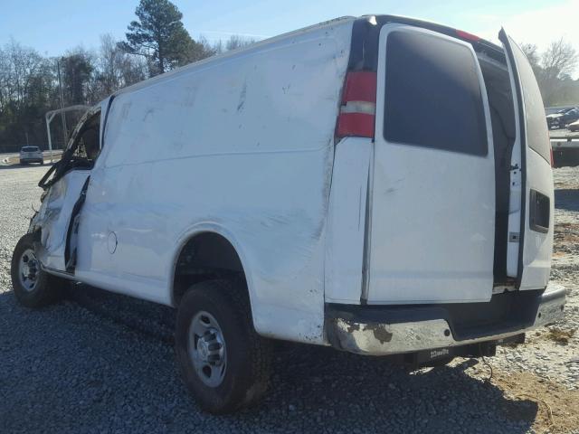 1GCWGFCGXB1109046 - 2011 CHEVROLET EXPRESS G2 WHITE photo 3