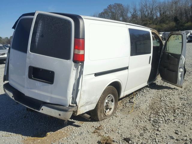 1GCWGFCGXB1109046 - 2011 CHEVROLET EXPRESS G2 WHITE photo 4