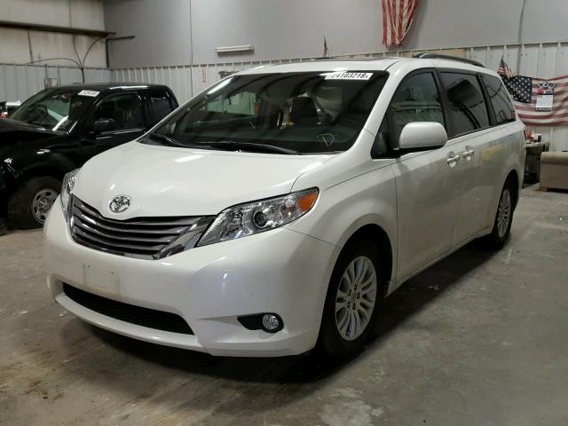 5TDYK3DC7FS626170 - 2015 TOYOTA SIENNA XLE WHITE photo 2