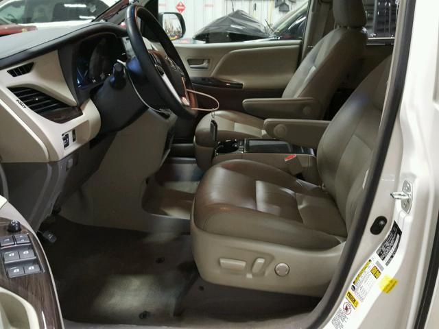 5TDYK3DC7FS626170 - 2015 TOYOTA SIENNA XLE WHITE photo 5