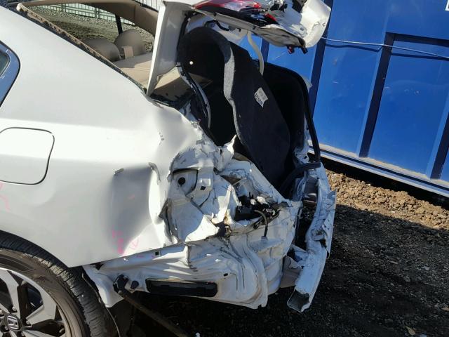 1HGCR2F8XHA176217 - 2017 HONDA ACCORD EXL WHITE photo 9