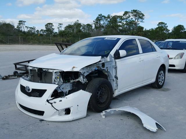 1NXBU4EE3AZ223633 - 2010 TOYOTA COROLLA BA WHITE photo 2