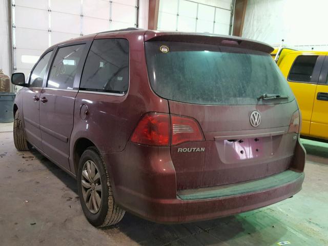 2C4RVABG6CR276685 - 2012 VOLKSWAGEN ROUTAN SE RED photo 3