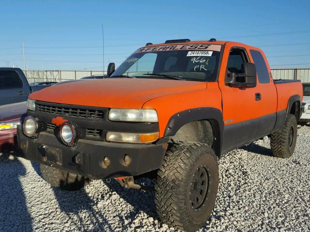 2GCEK19T2Y1174882 - 2000 CHEVROLET SILVERADO ORANGE photo 2