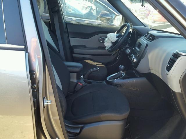 KNDJN2A29F7169130 - 2015 KIA SOUL GRAY photo 5