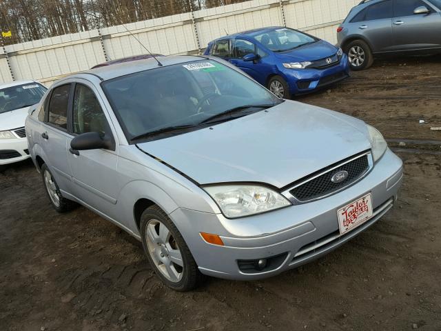 1FAHP34N67W245470 - 2007 FORD FOCUS ZX4 SILVER photo 1