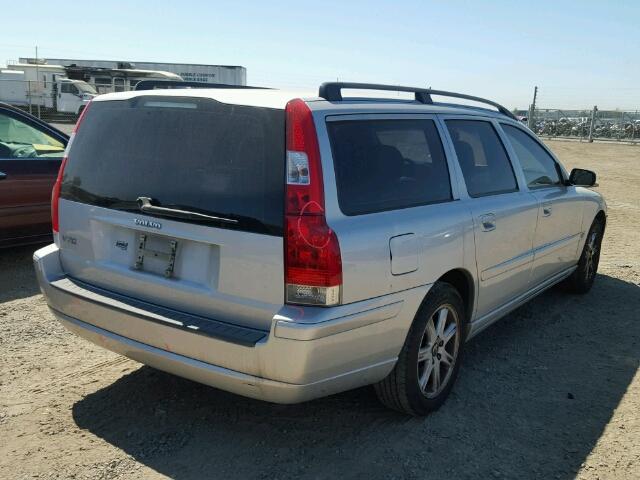 YV1SW612451510521 - 2005 VOLVO V70 SILVER photo 4