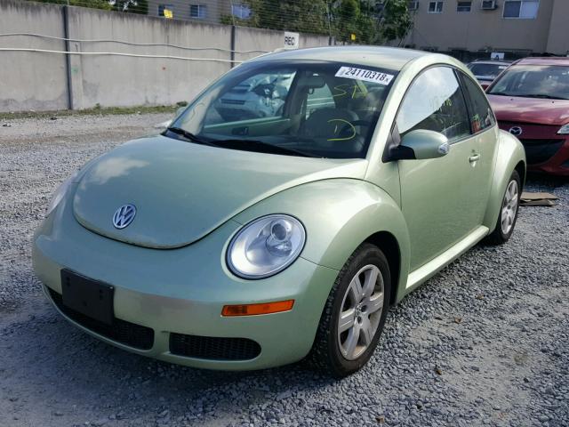 3VWPW31C37M521063 - 2007 VOLKSWAGEN NEW BEETLE GREEN photo 2